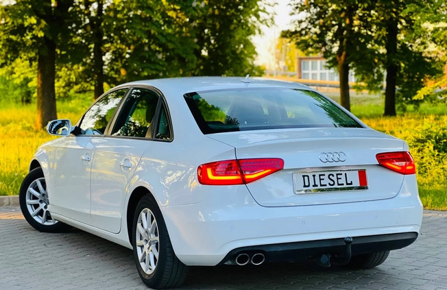 Audi A4 cena 47900 przebieg: 204535, rok produkcji 2013 z Ząbki małe 742